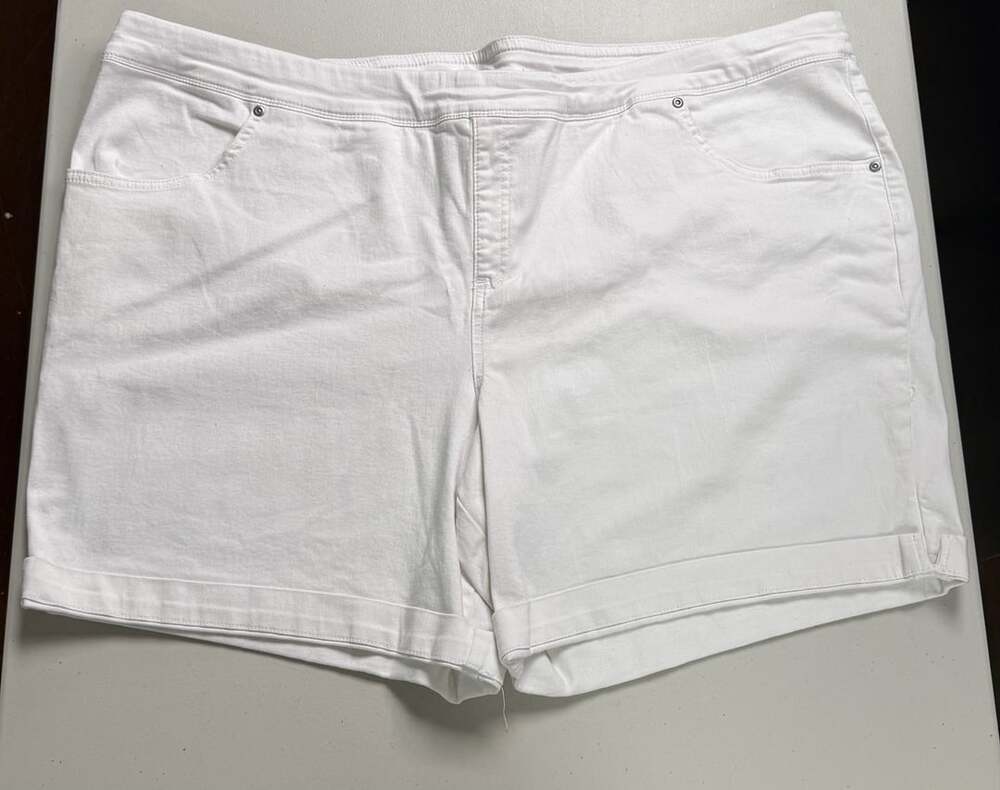 Terra & Sky Plus Size White Denim Cuffed Shorts Size 4X (28W-30W)